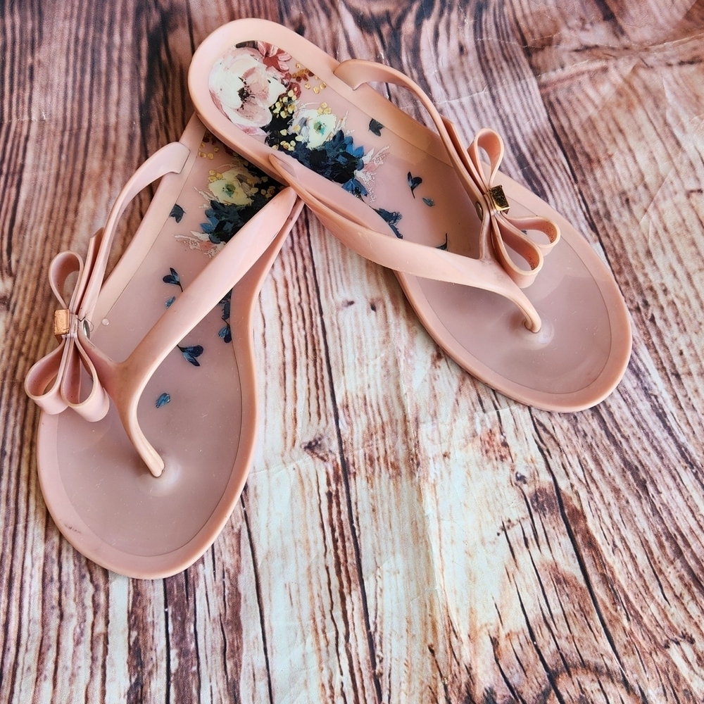 Elegant Pink Bow Flip Flops